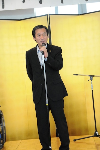 来賓の松戸市長本郷谷さんのスピーチ